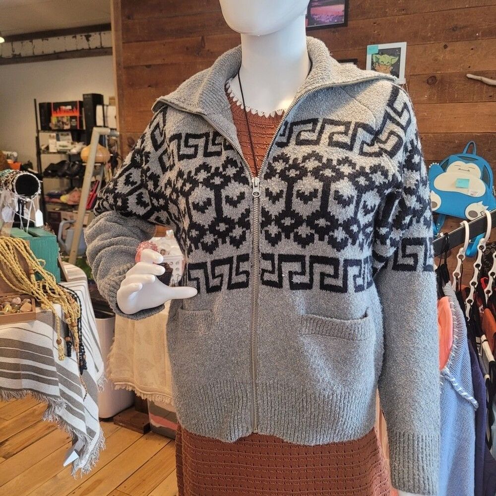 Universal Thread Gray Neo-tribal Patterned Women's Sweater